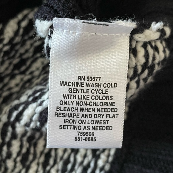 Liz Claiborne Black/White long sleeve cotton/acrylic sweater. Size Large. - Picture 5 of 12